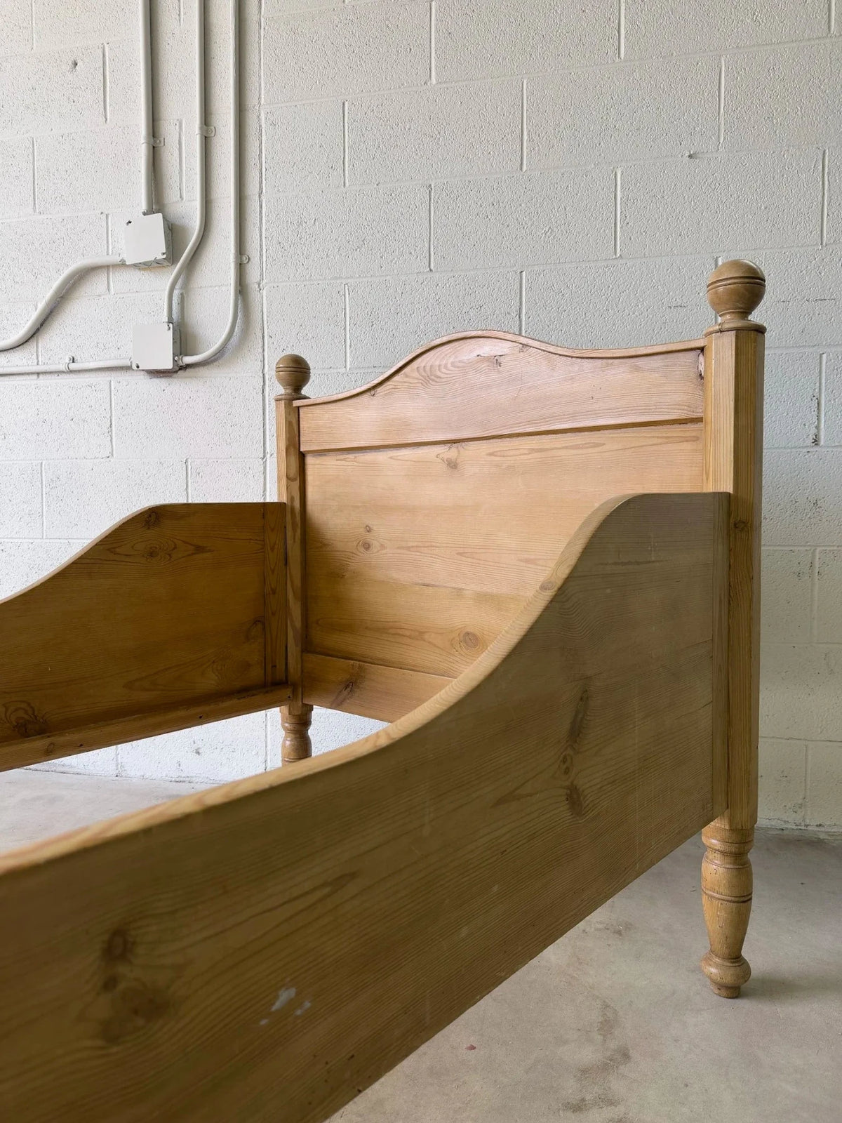 Antique Pine Sleigh Bed - House on Horizon