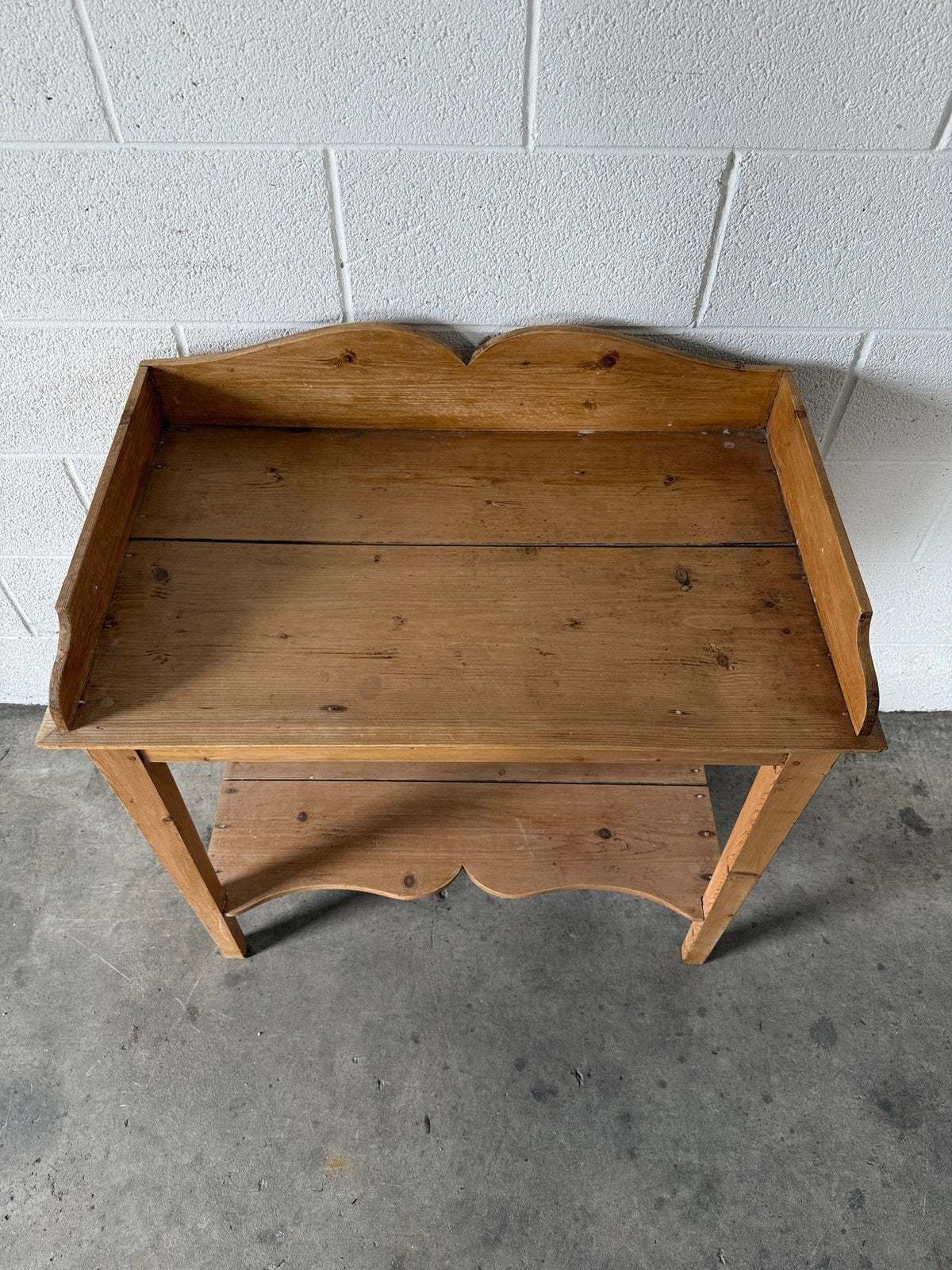 Antique pine washstand - House on Horizon