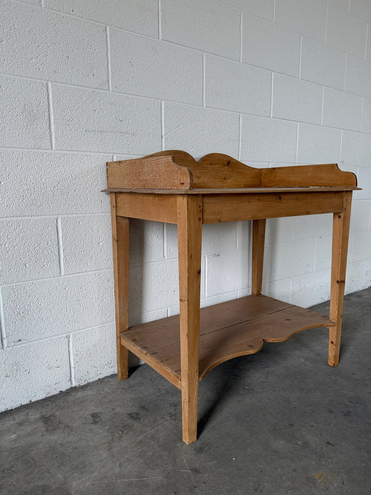 Antique pine washstand - House on Horizon