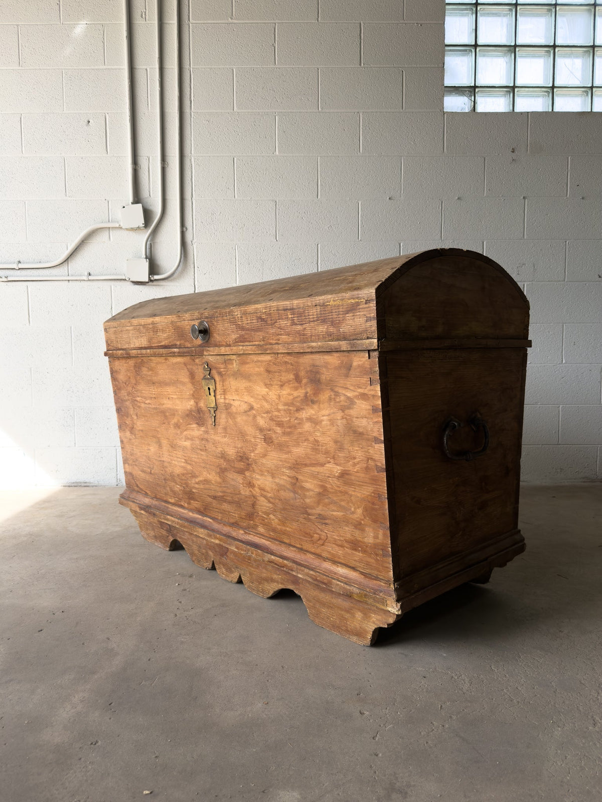 Antique Scottish Pine Trunk - House on Horizon