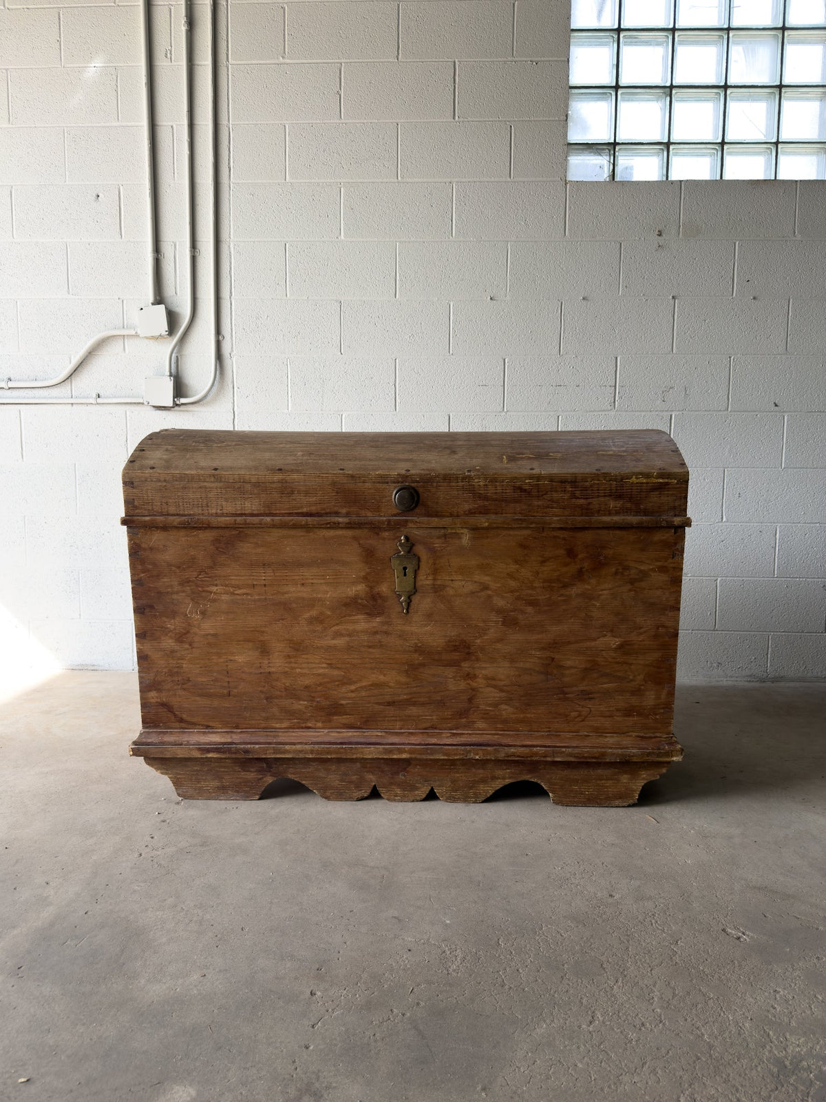 Antique Scottish Pine Trunk - House on Horizon
