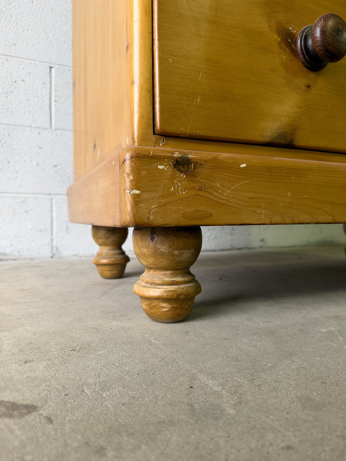 Antique Victorian chest of drawers - House on Horizon
