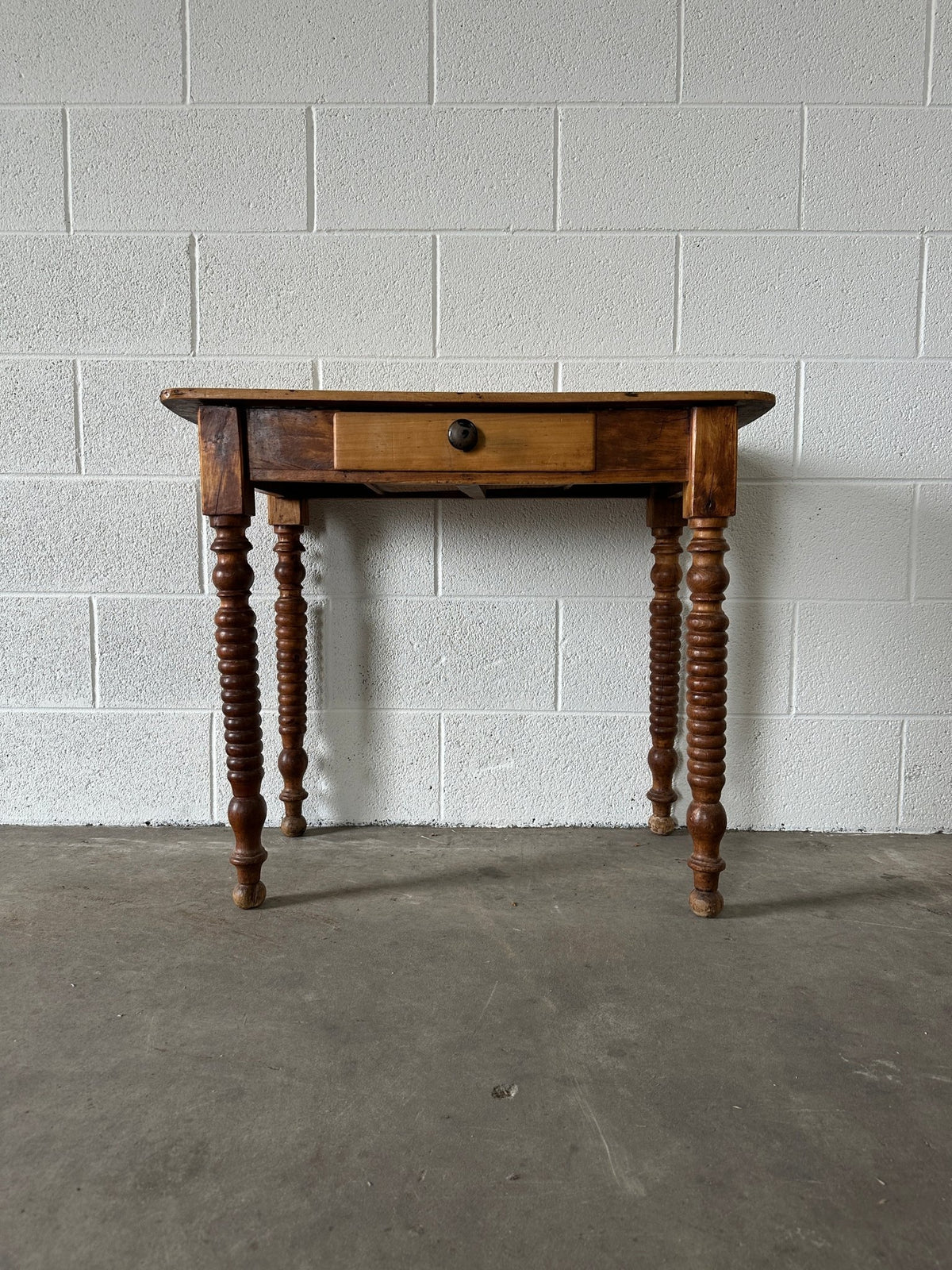 Bobbin Leg Table - House on Horizon