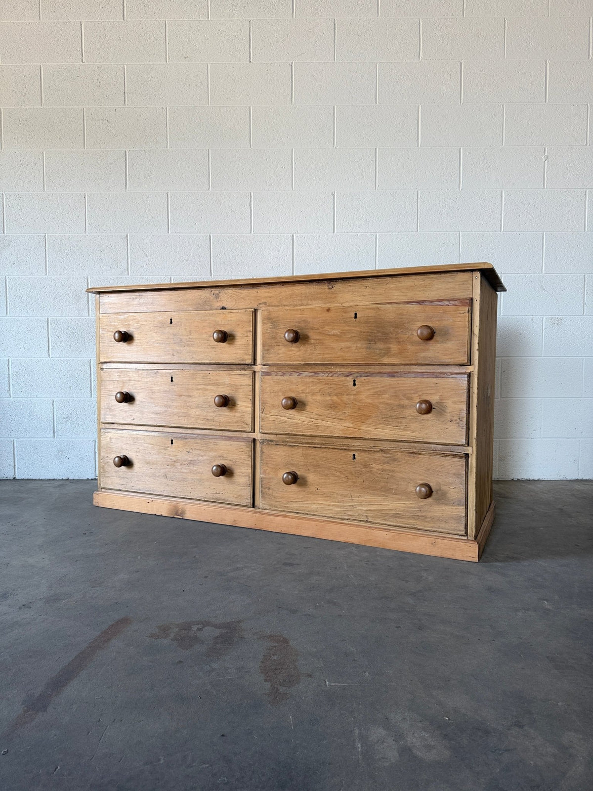Chest of 6 English pine drawers - House on Horizon
