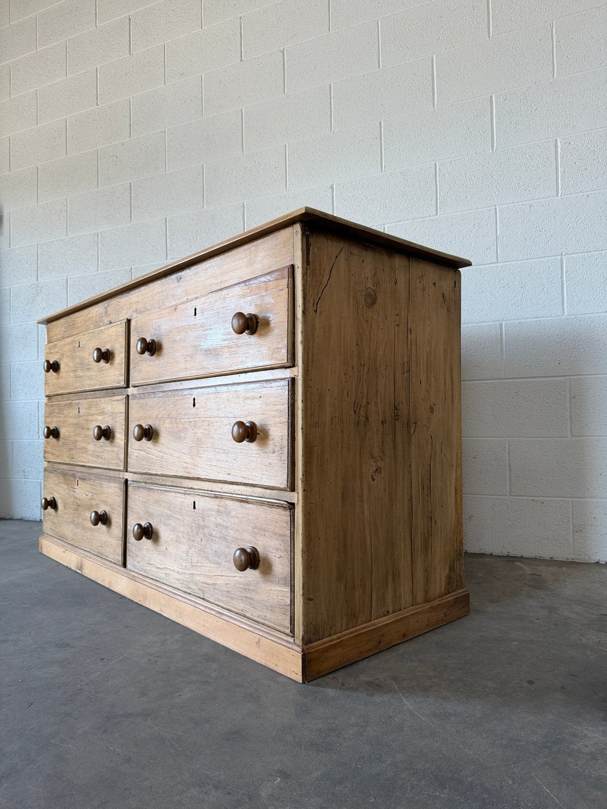 Chest of 6 English pine drawers - House on Horizon