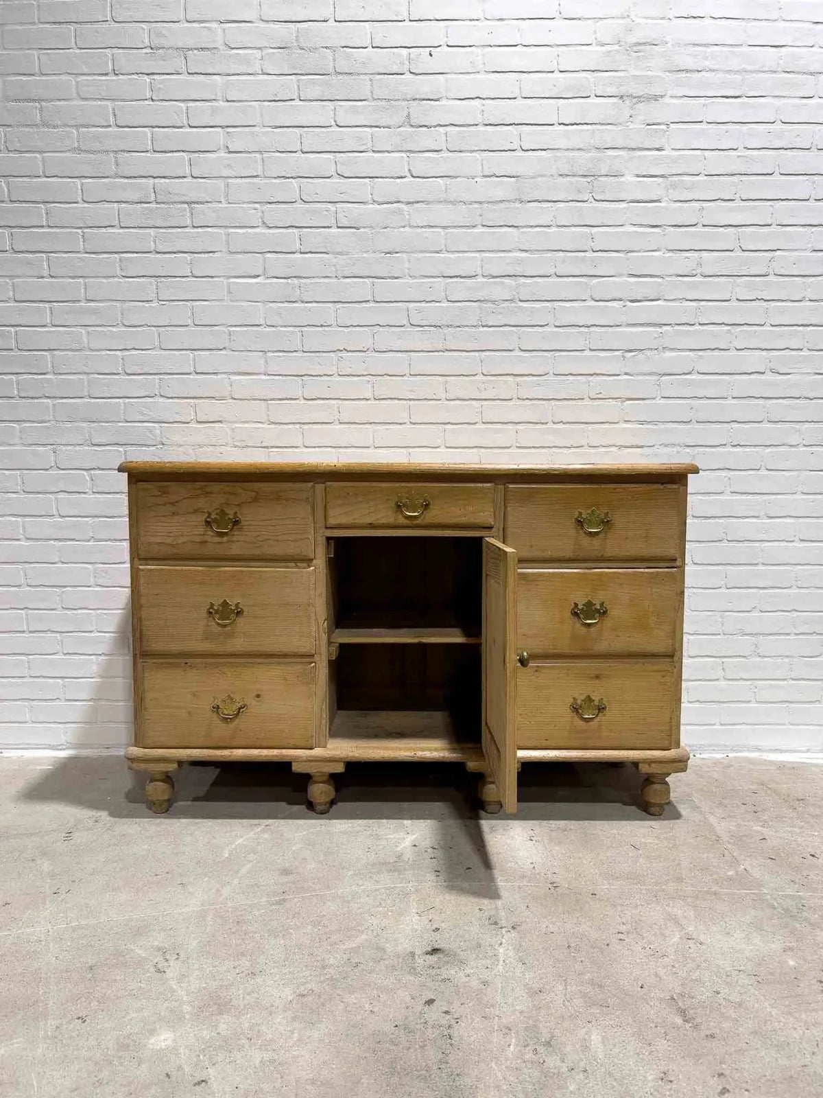 Classic English pine sideboard - House on Horizon