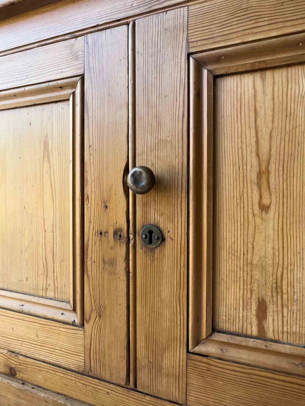 English antique cupboard - House on Horizon