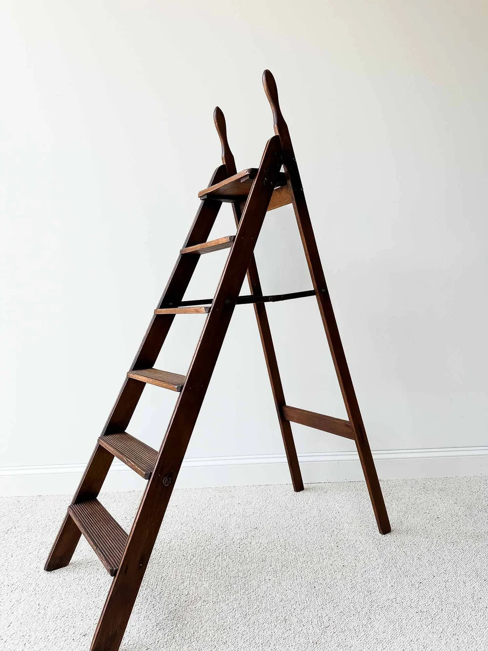 English antique ladder - House on Horizon