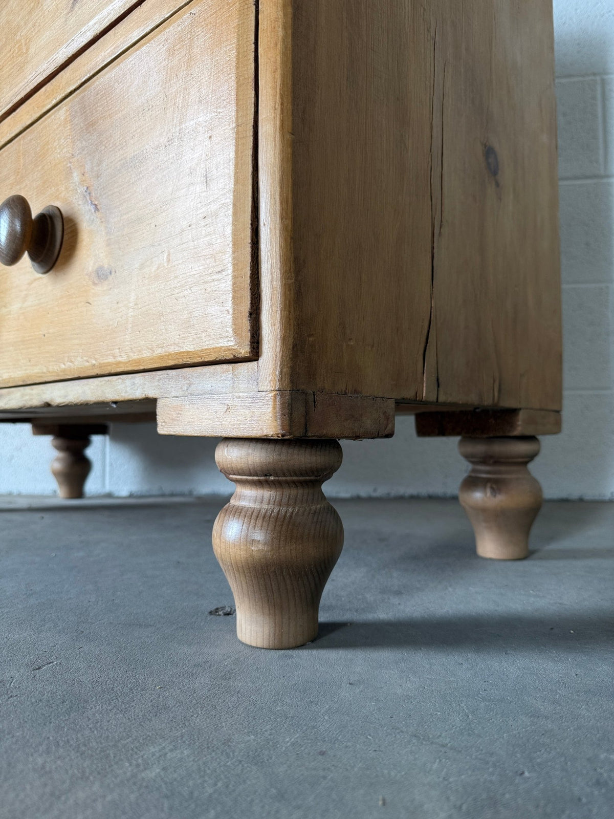 English antique pine chest of drawers - House on Horizon