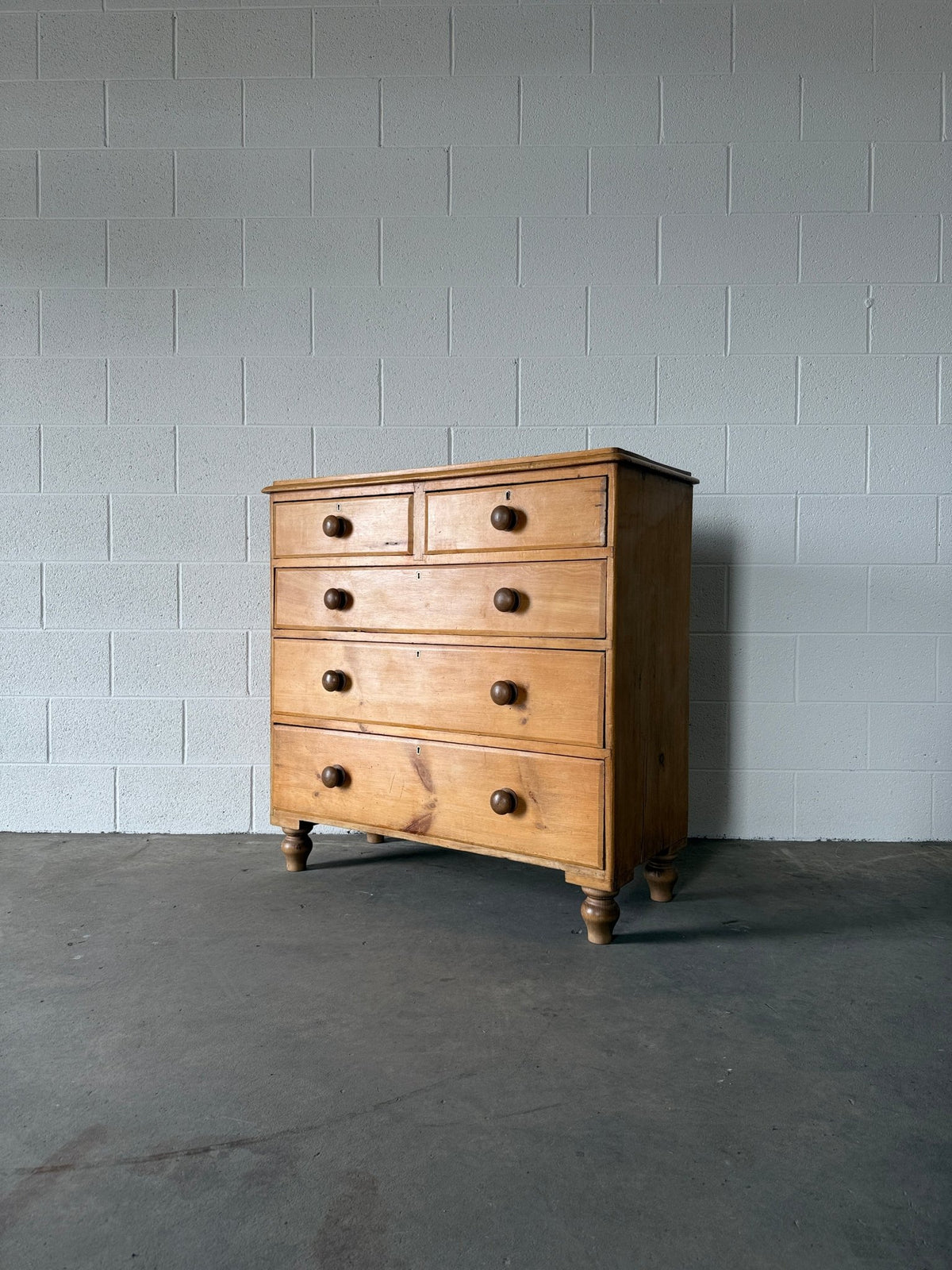 English antique pine chest of drawers - House on Horizon