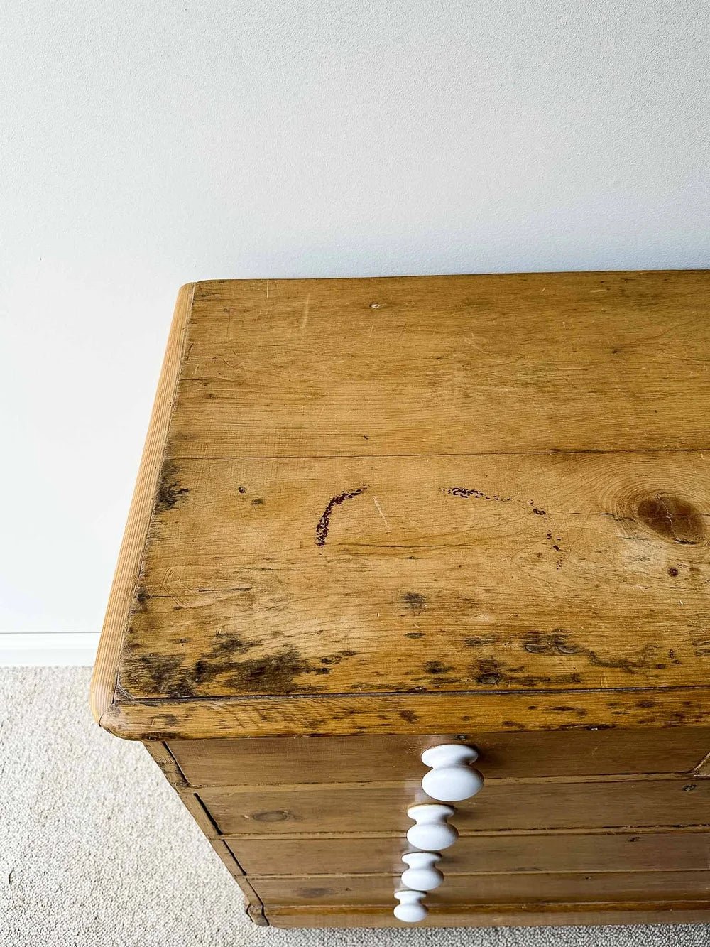 English antique victorian set of drawers - House on Horizon