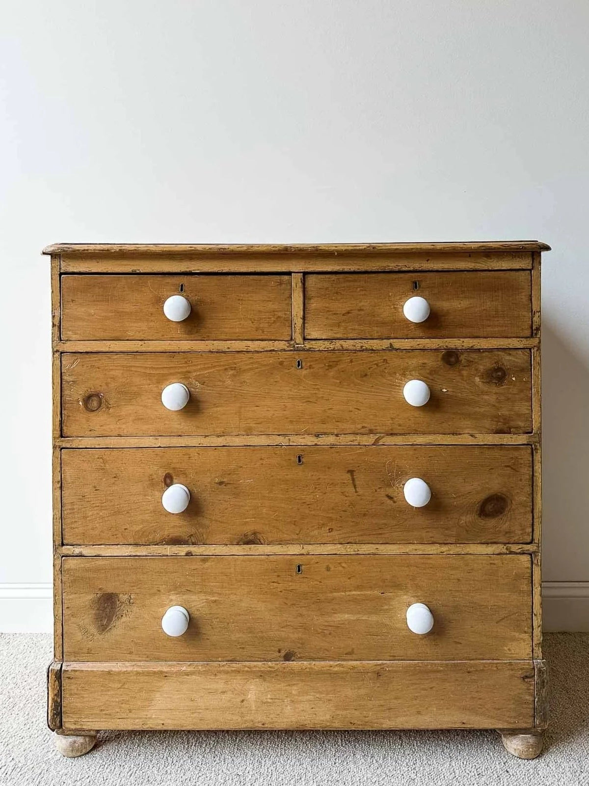 English antique victorian set of drawers - House on Horizon