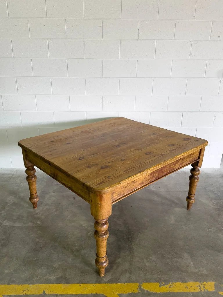 English pine kitchen or dining table - House on Horizon