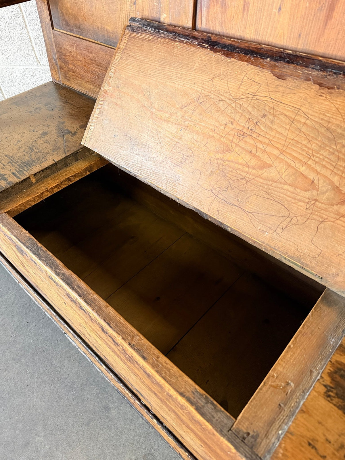 English pine settle with storage in the bench seat - House on Horizon