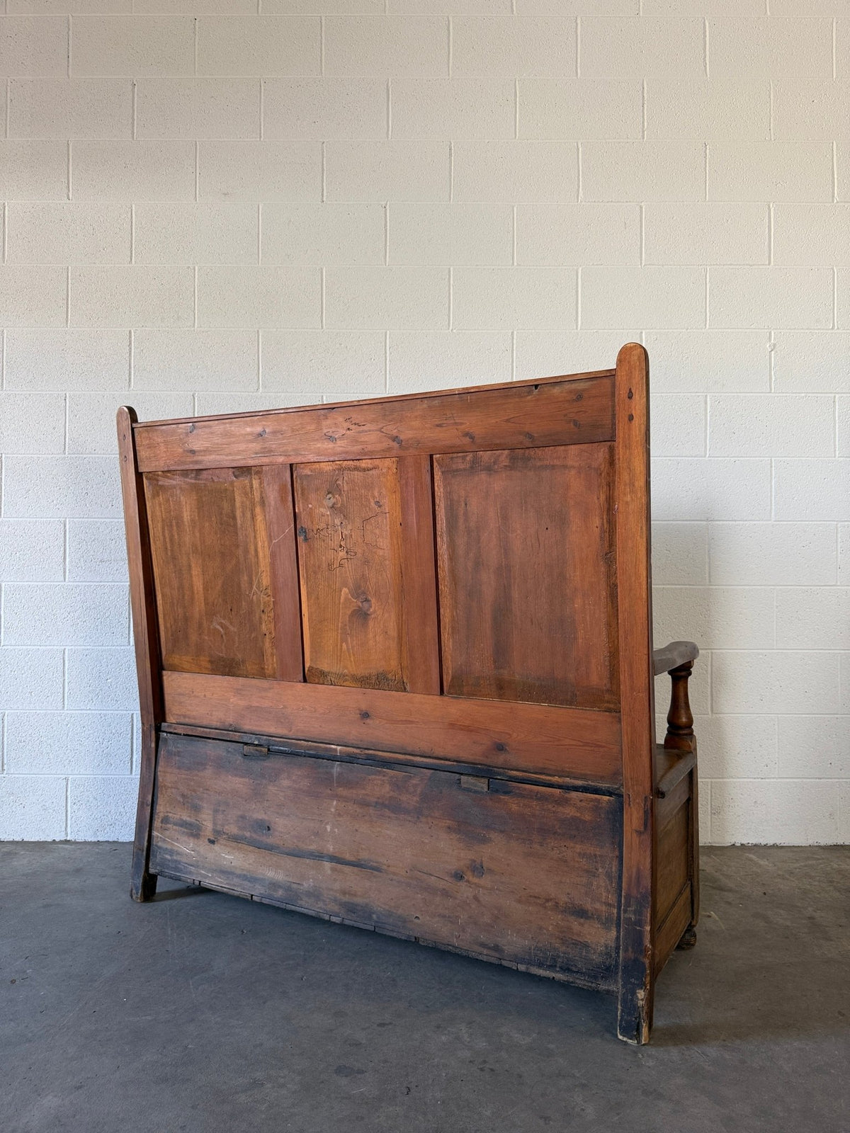 English pine settle with storage in the bench seat - House on Horizon