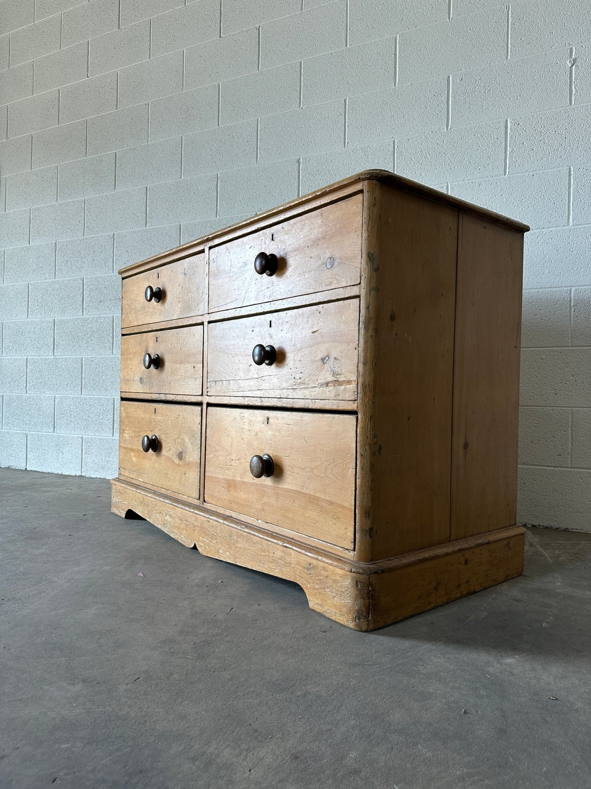 English pine six drawer dresser, circa 1860 - House on Horizon