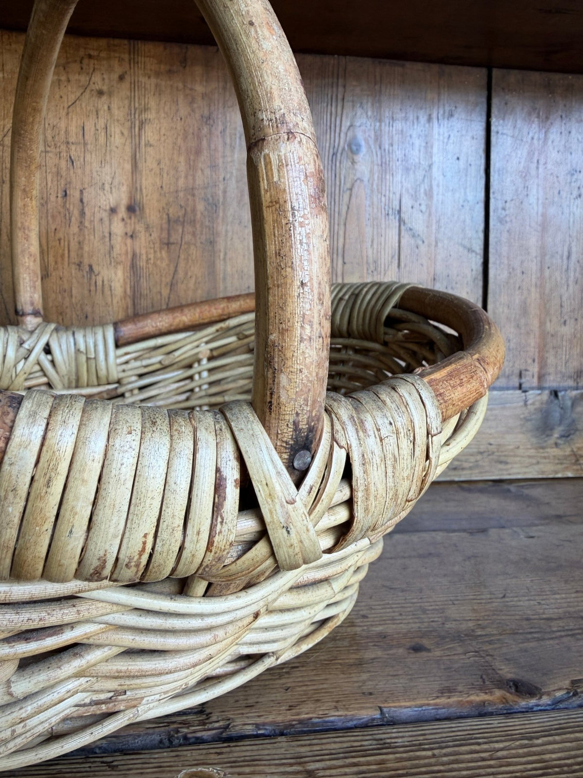 French basket with handle - House on Horizon