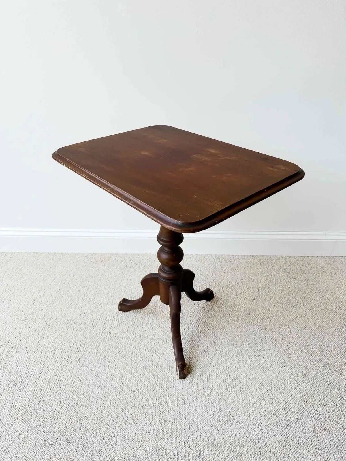 Georgian tripod table - House on Horizon