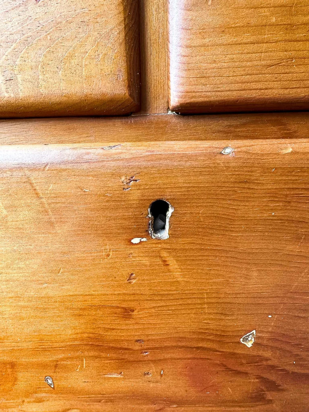 Small English pine set of drawers with glass knobs