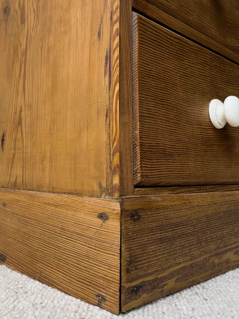 Small English antique set of drawers