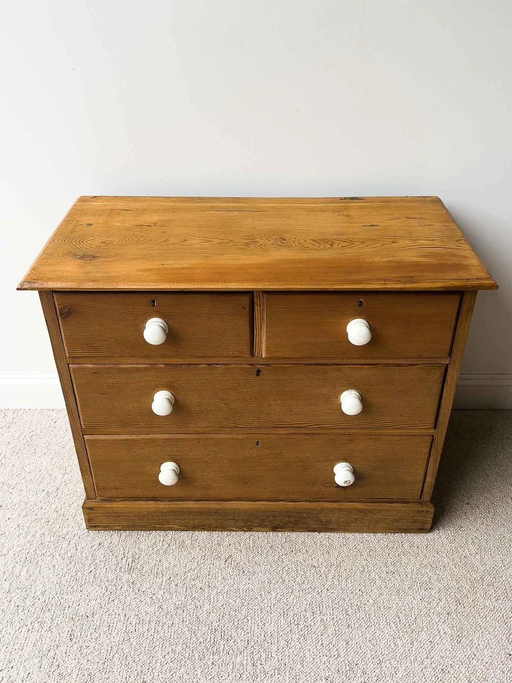Small English antique set of drawers