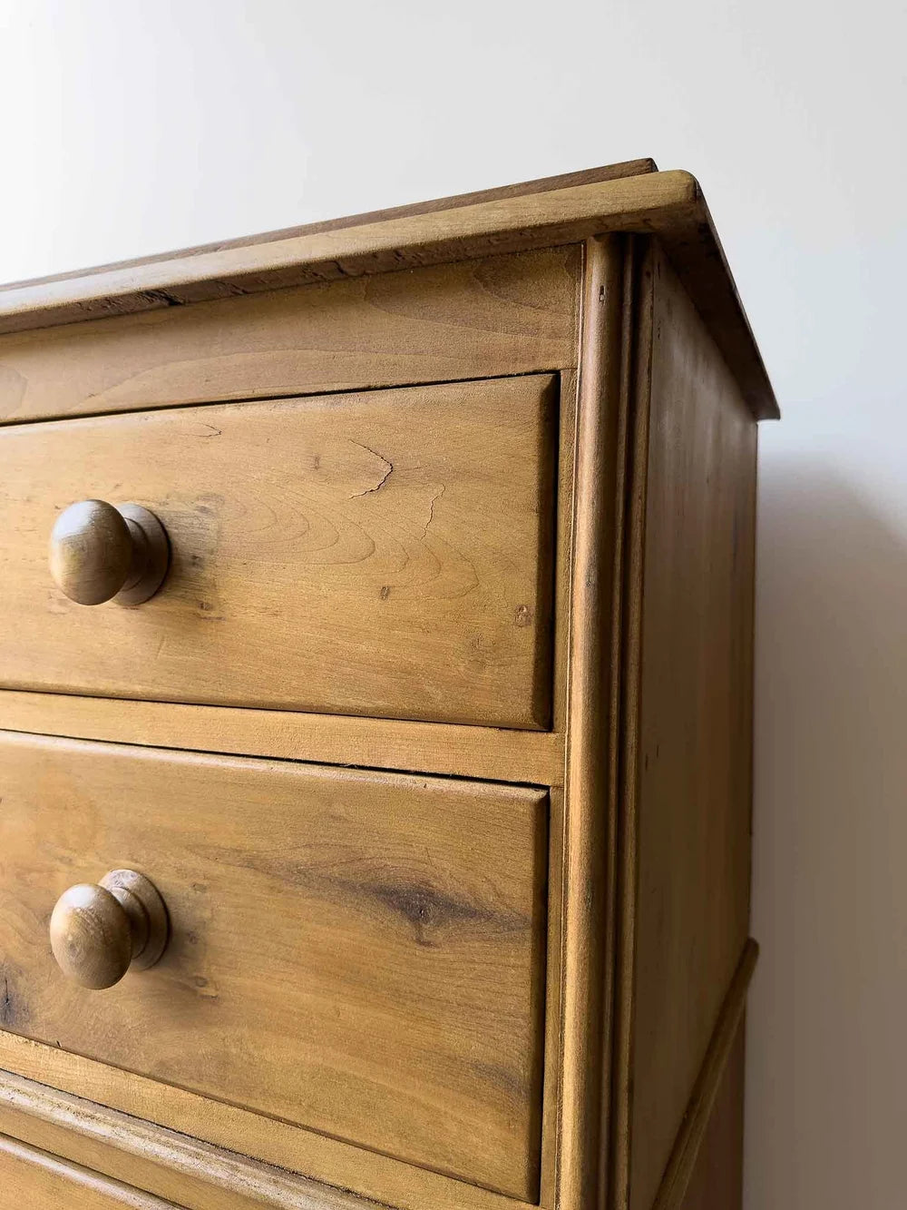 Classic set of English pine drawers