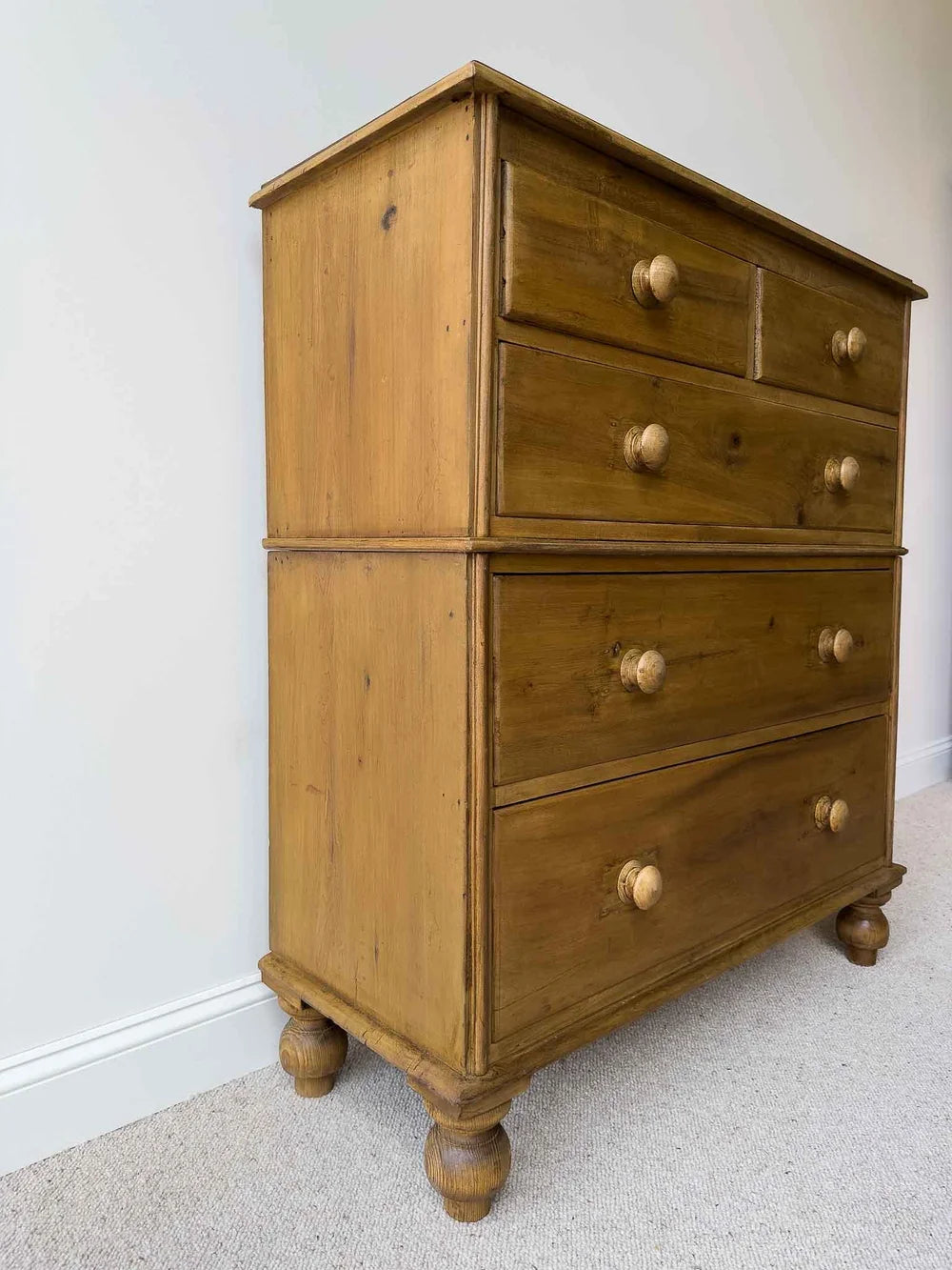 Classic set of English pine drawers