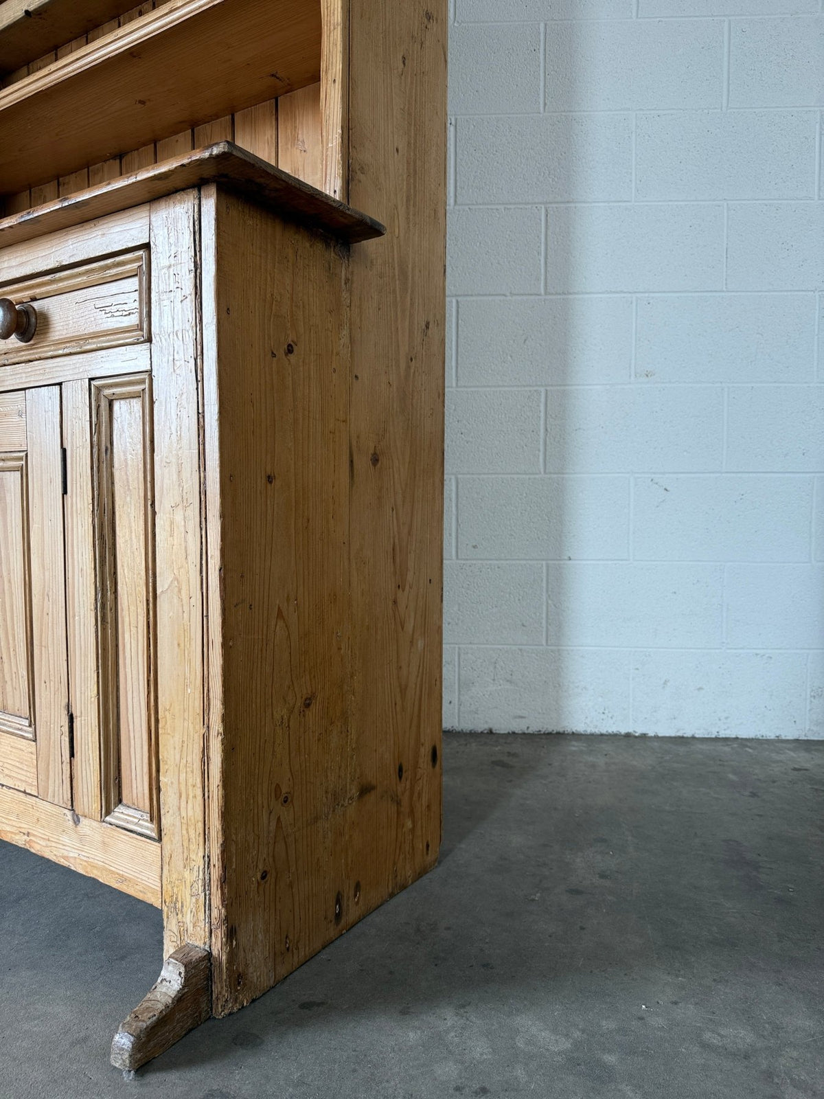 Irish kitchen hutch - House on Horizon