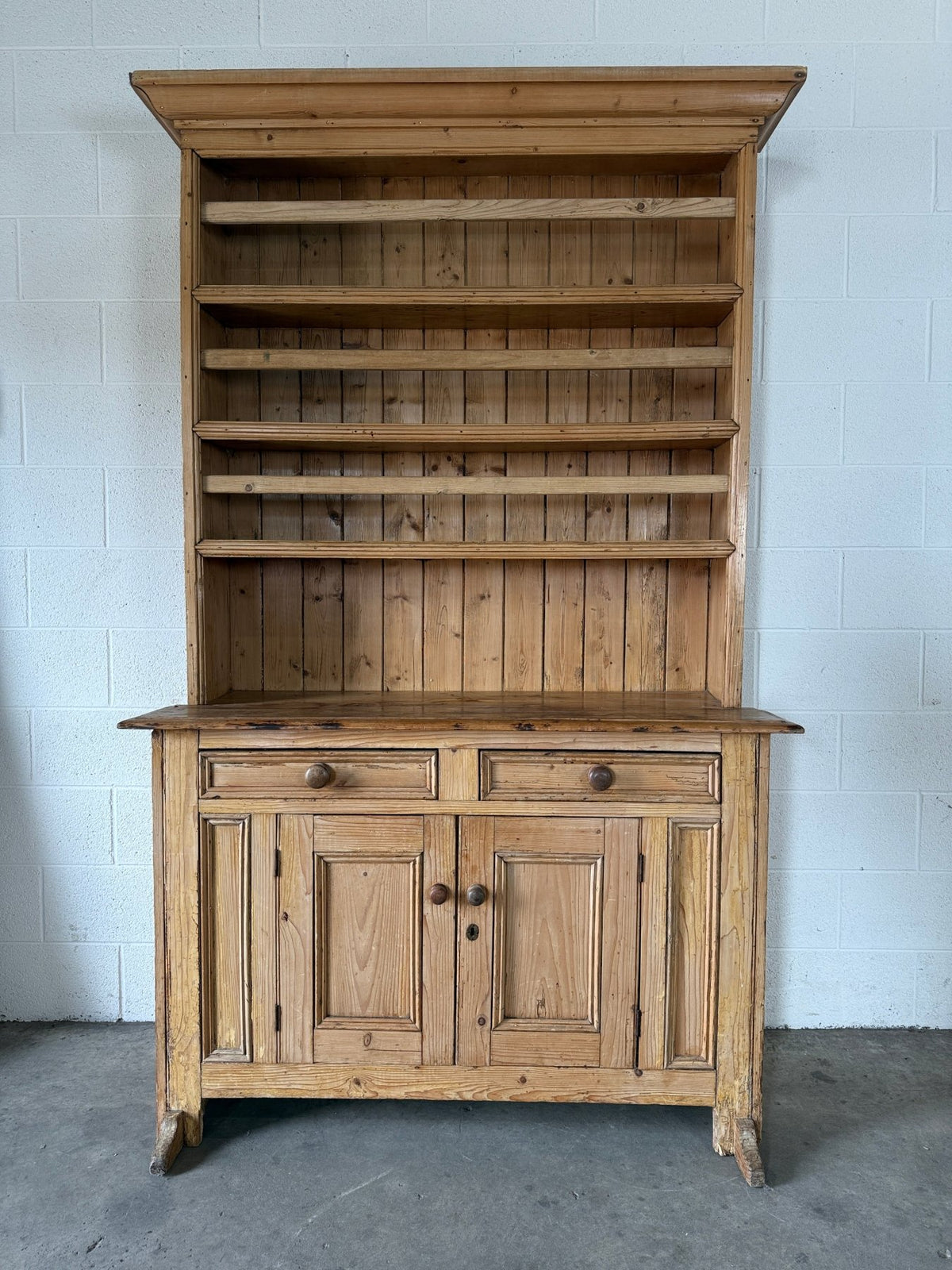 Irish kitchen hutch - House on Horizon