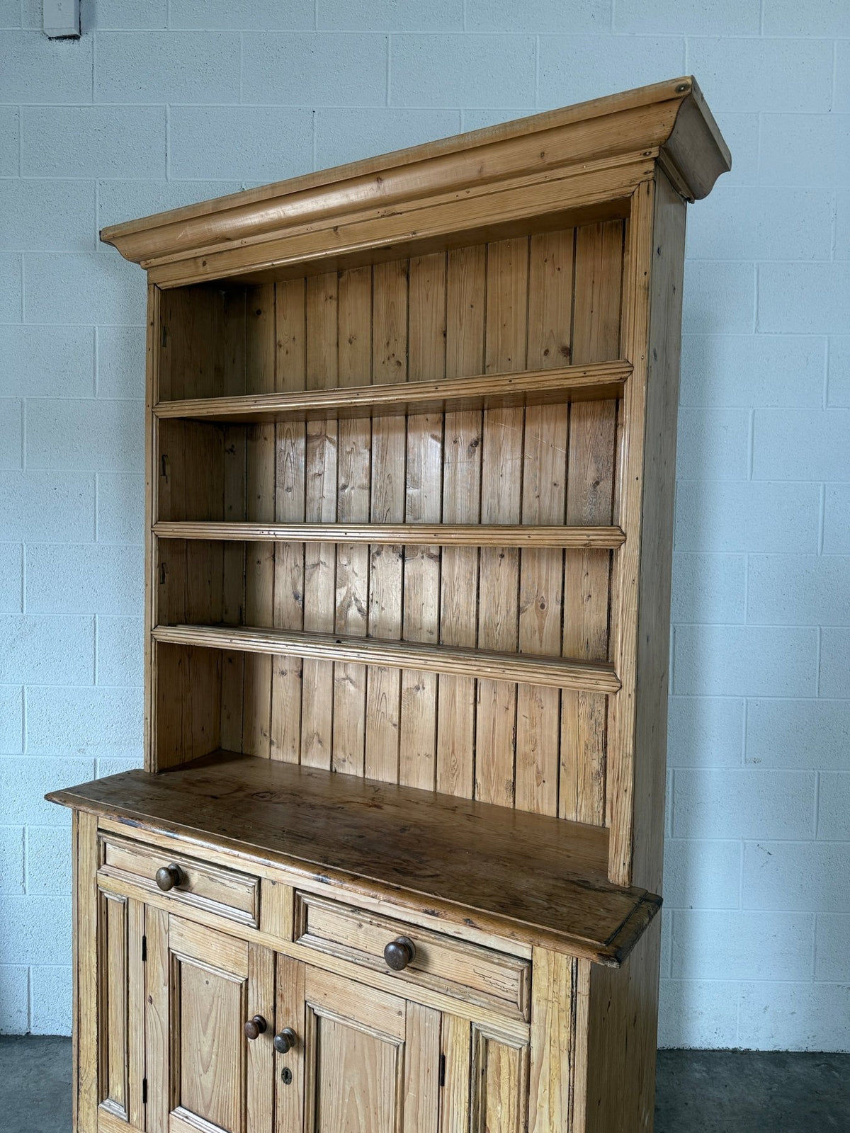 Irish kitchen hutch - House on Horizon