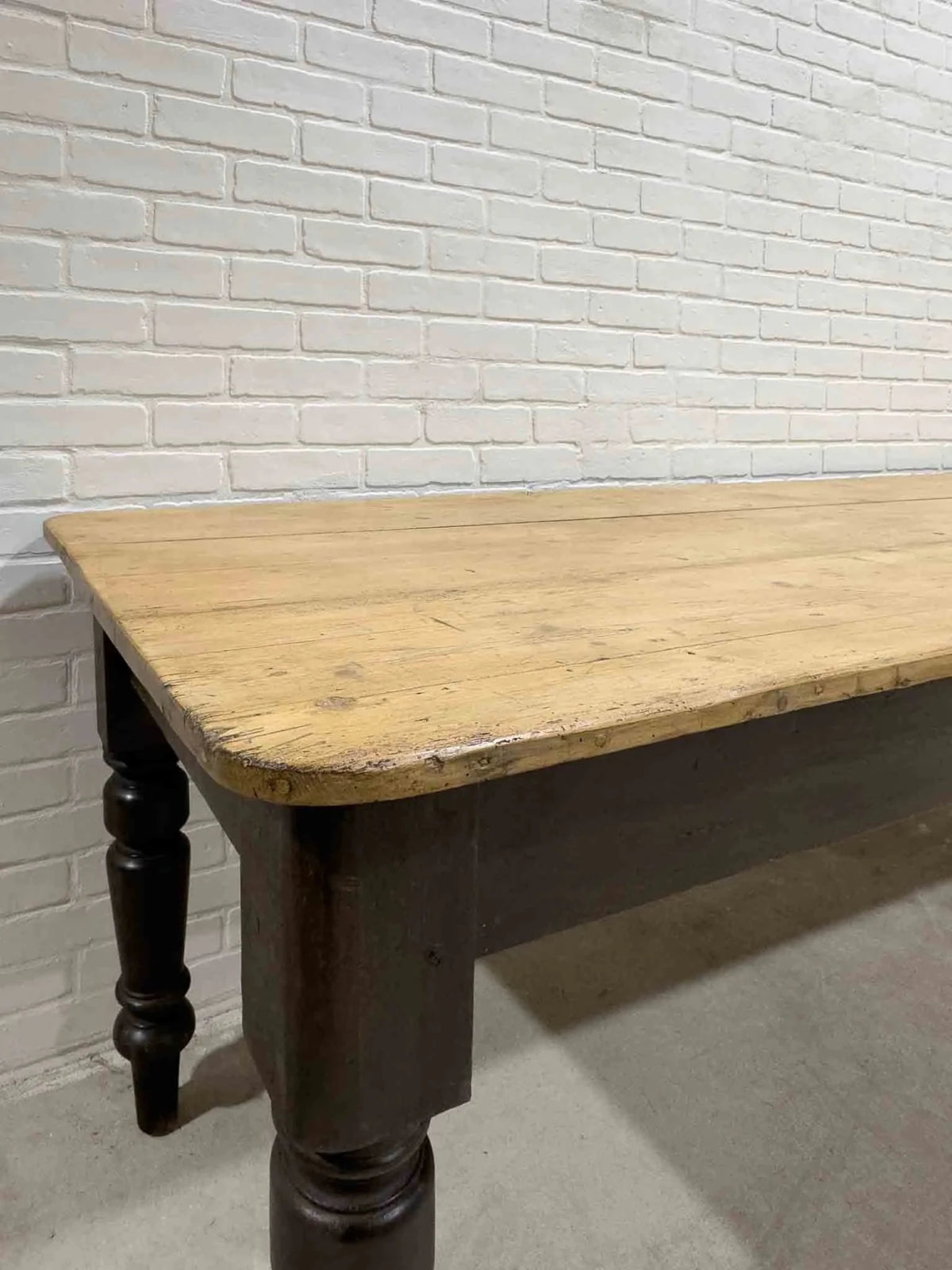 Large antique countryhouse table - House on Horizon