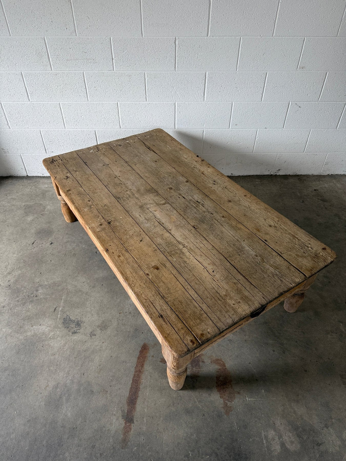 Large pine farmhouse coffee table - House on Horizon