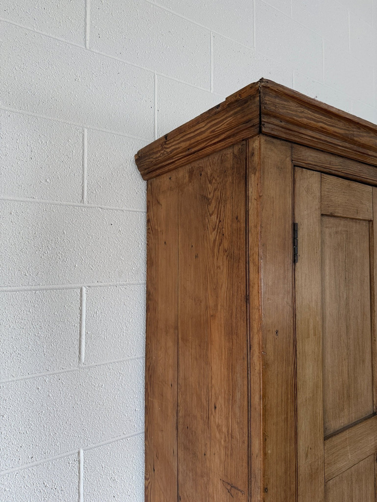 Late Victorian English pine wardrobe - House on Horizon