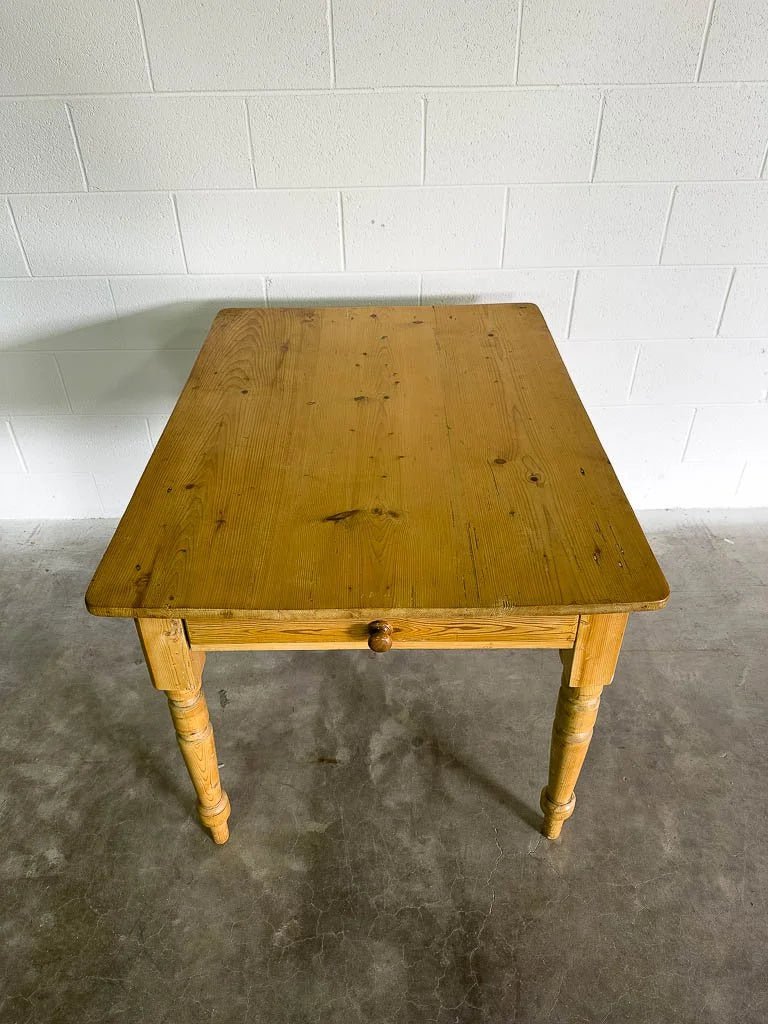 Modest antique pine kitchen table - House on Horizon