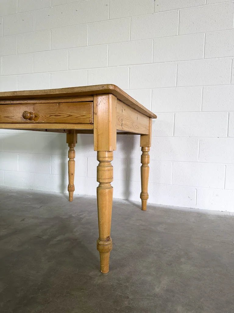 Modest antique pine kitchen table - House on Horizon