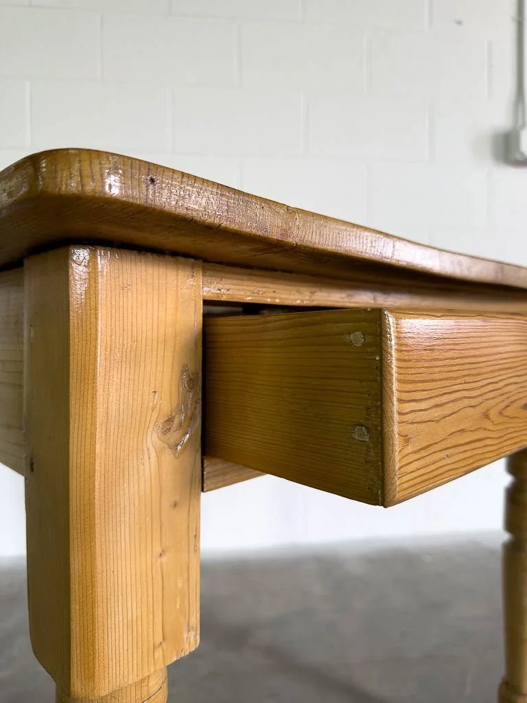 Modest antique pine kitchen table - House on Horizon