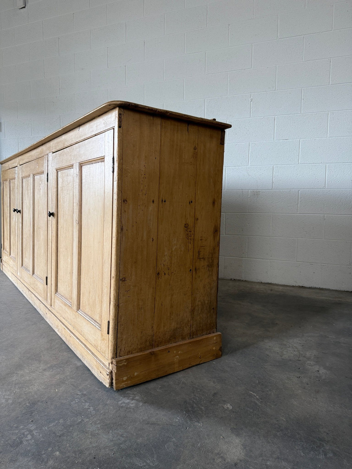 Monumental English pine sideboard - House on Horizon