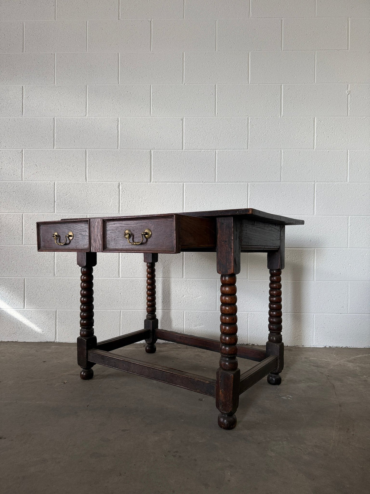 Oak bobbin leg side table - House on Horizon