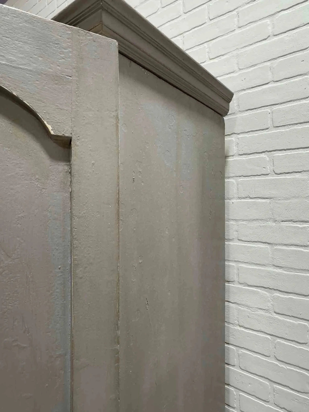 Painted English cupboard - House on Horizon