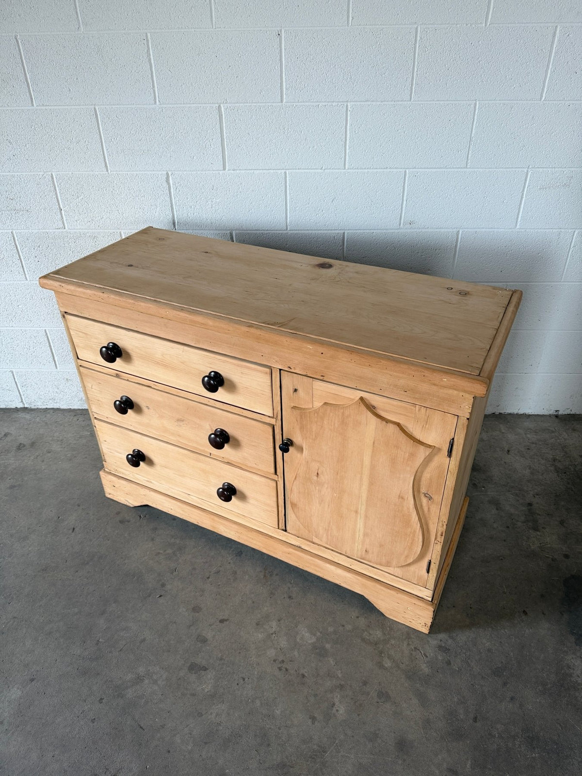 Petit English pine sideboard with contrasting knobs - House on Horizon