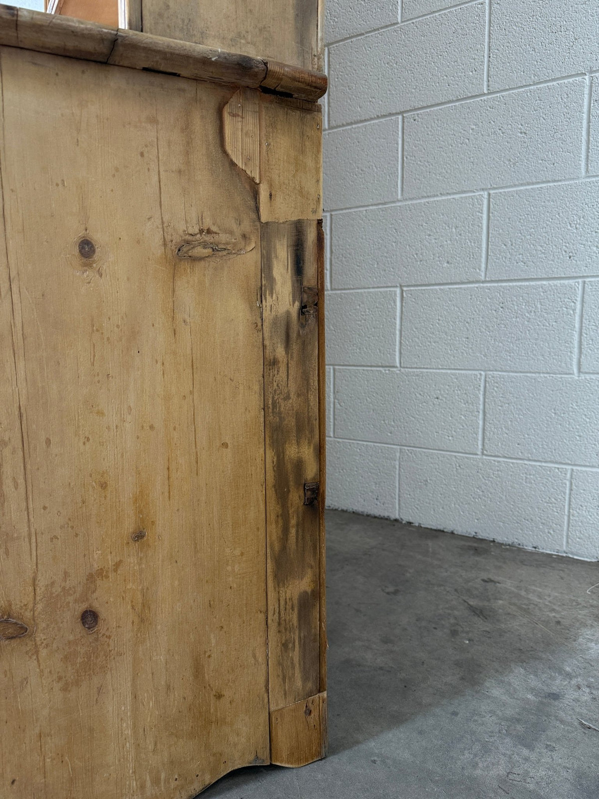 Scalloped Victorian pine kitchen dresser - House on Horizon