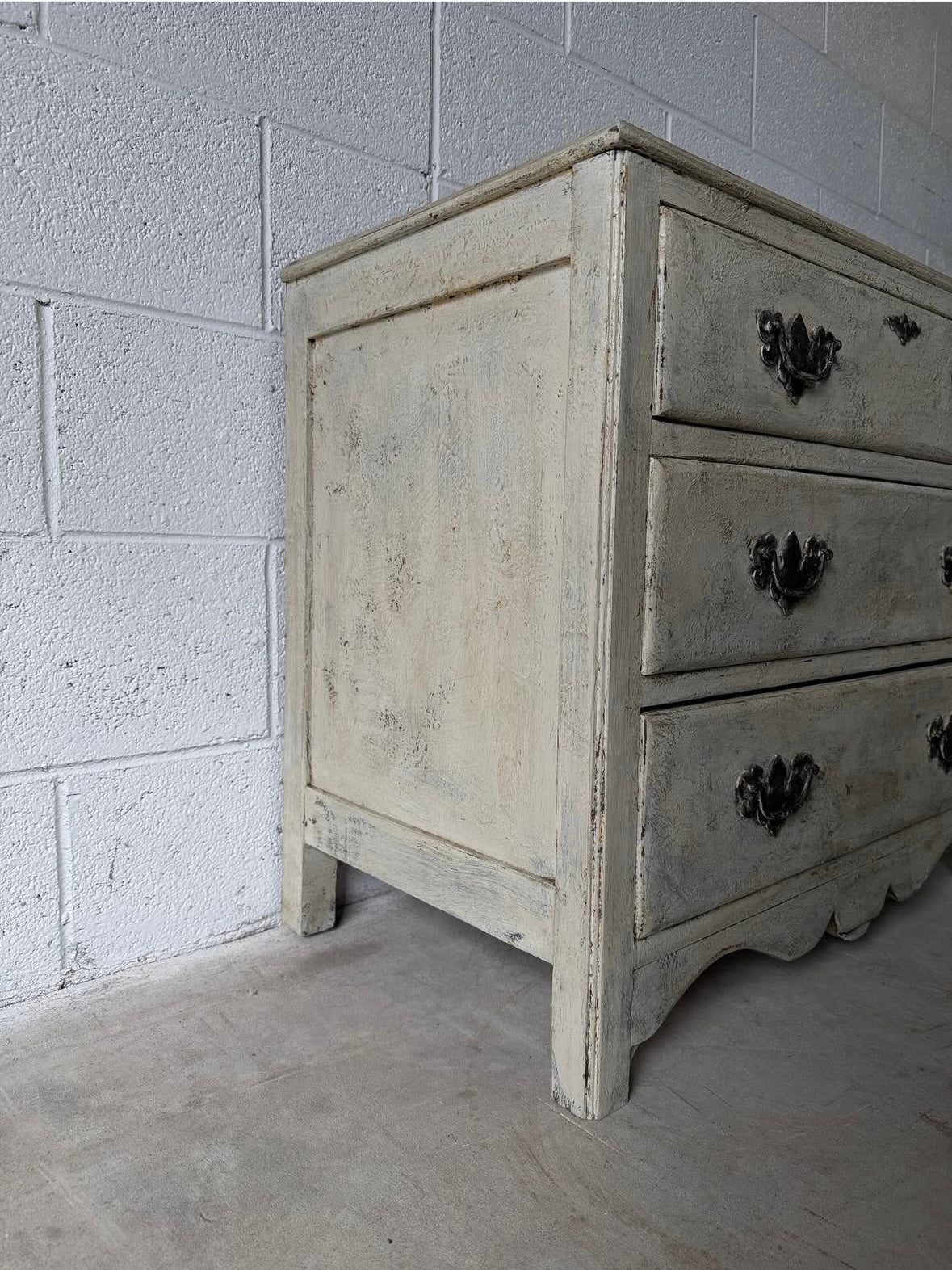Small antique French set of painted drawers - House on Horizon