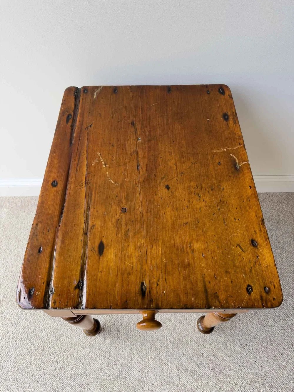 Small pine side table - House on Horizon