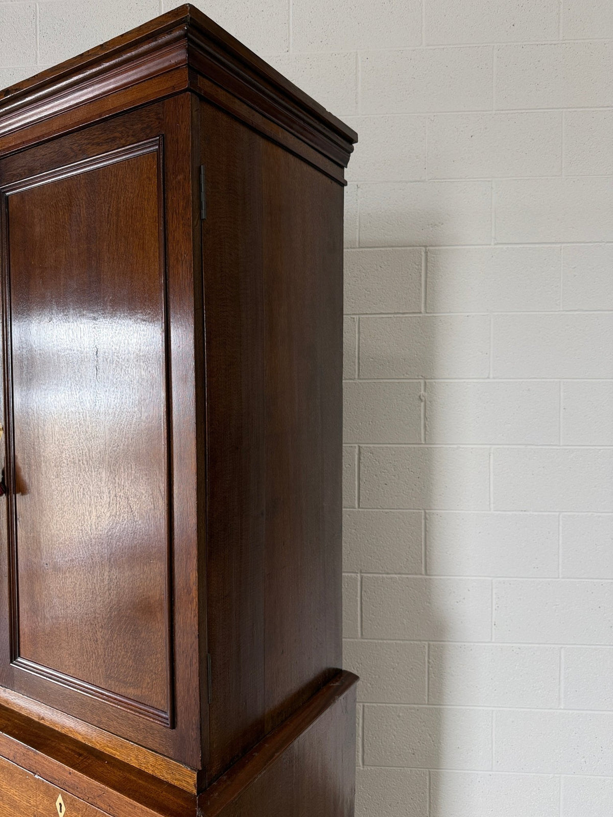 Stunning late Georgian oak linen press - House on Horizon