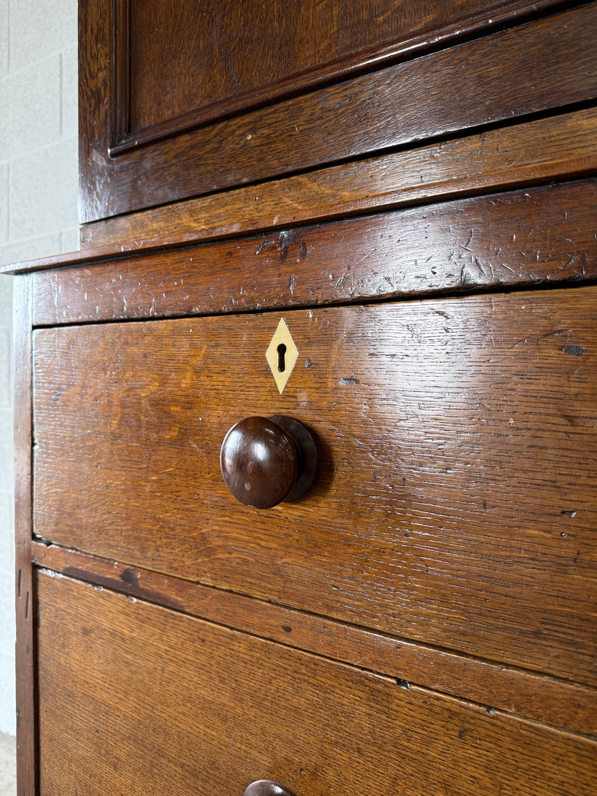 Stunning late Georgian oak linen press - House on Horizon