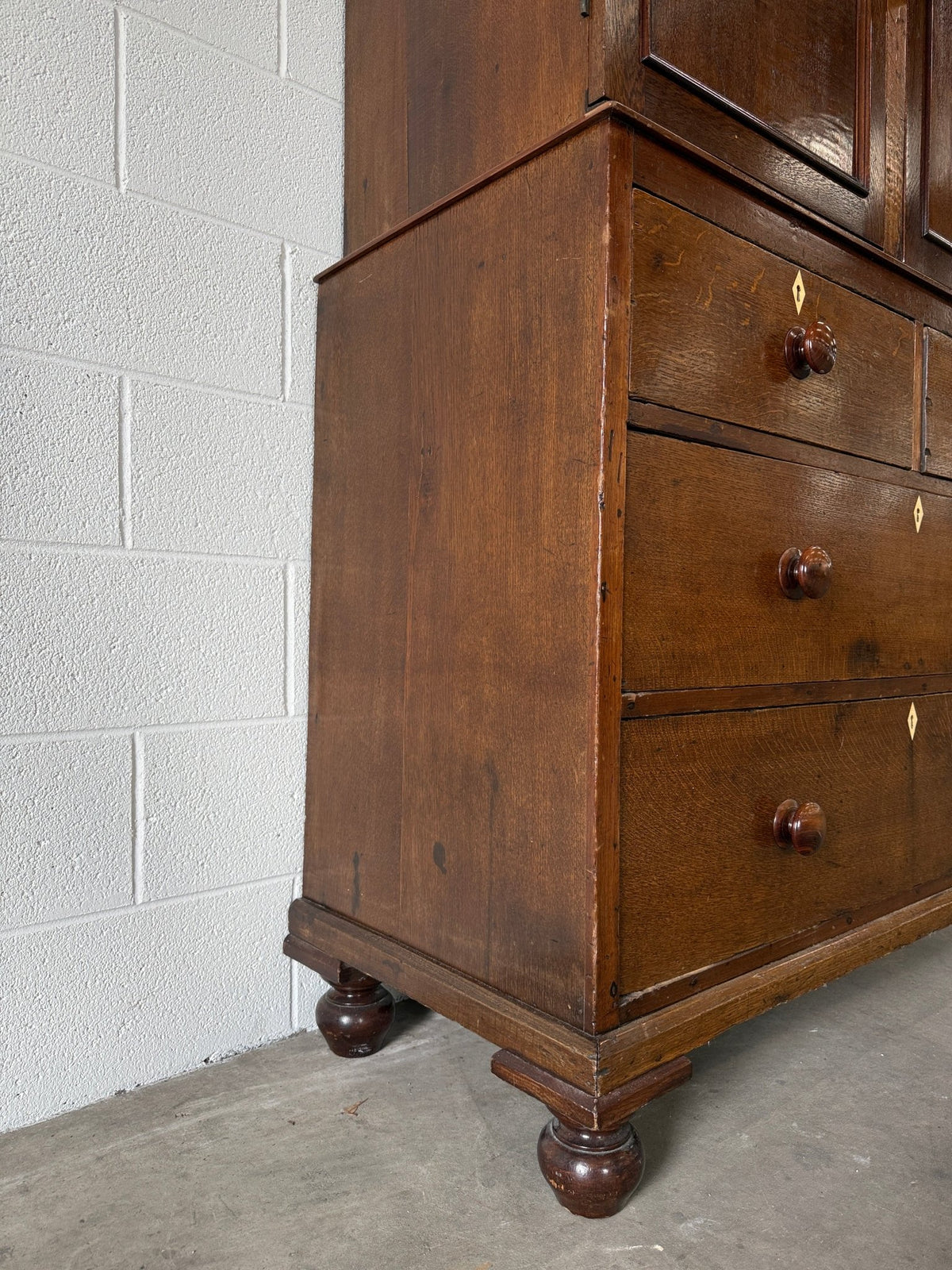 Stunning late Georgian oak linen press - House on Horizon