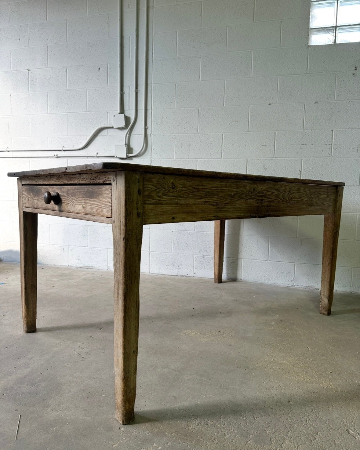 True country house kitchen table - House on Horizon
