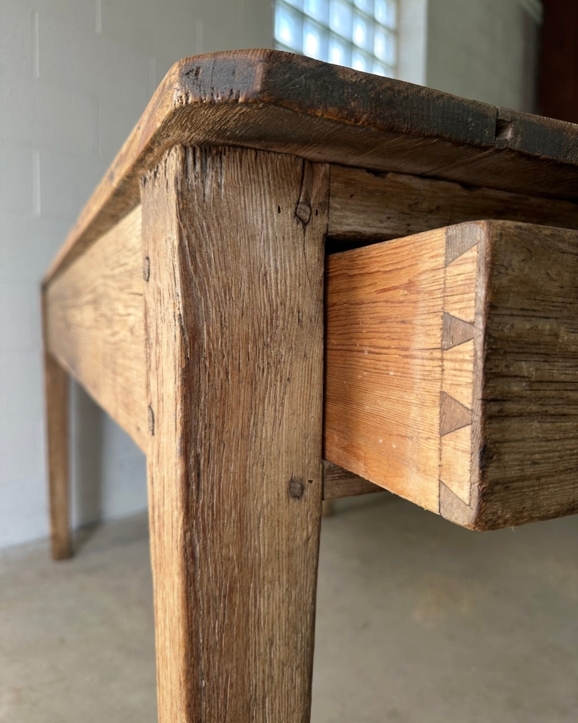 True country house kitchen table - House on Horizon