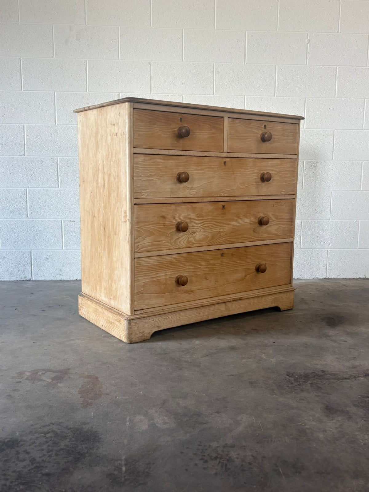 Victorian English pine chest of drawers - House on Horizon