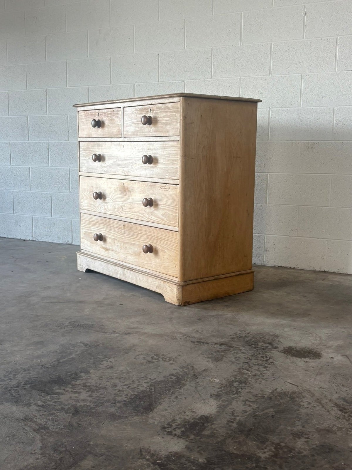 Victorian English pine chest of drawers - House on Horizon